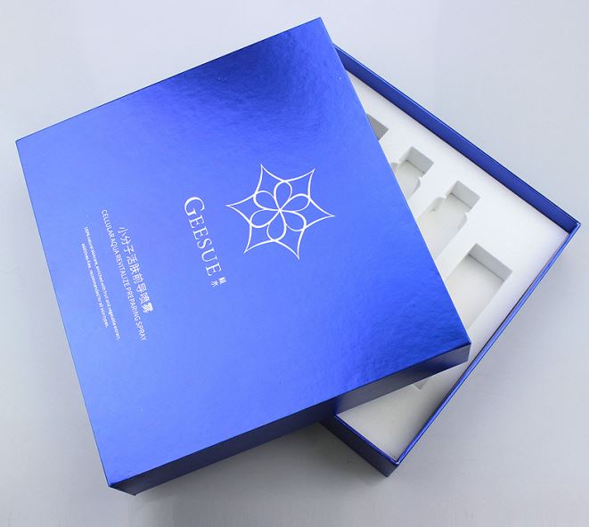 Couvercle en carton bleu et boîte avec logo personnalisé Blue paperboard lid and base box with customized logo