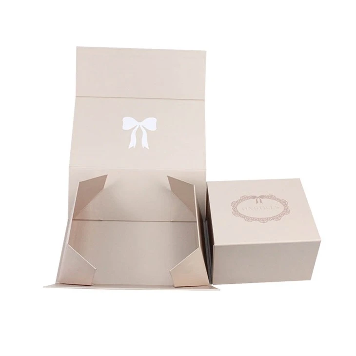 Petite boîte cadeau pliante